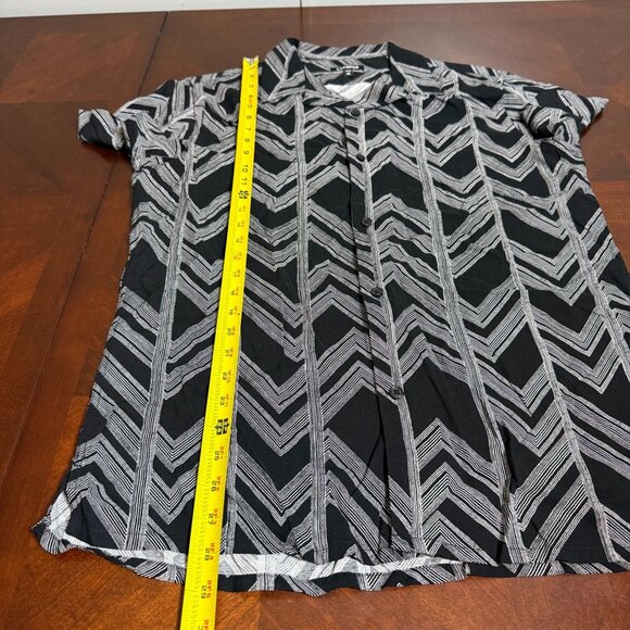 Express‎ Mens Black & White Zigzag Button-Up Shirt M short sleeves - Picture 5 of 7